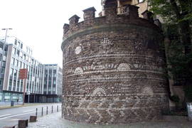 Ubiermomument Köln - römische Stadtmauer und Türme Köln, sonstige Sehenswürdigkeiten